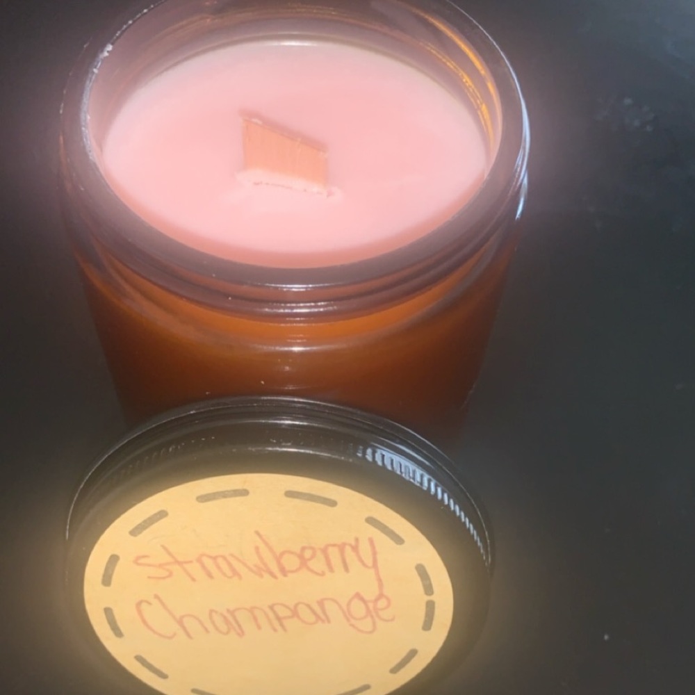 Strawberry 🍓 champagne 🥂 scented candle
